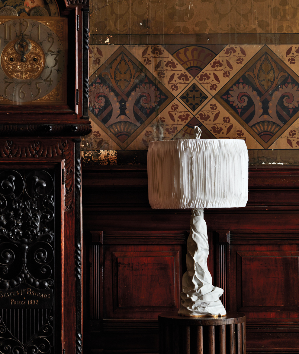 Old meets new in Barbara Palatin-Doyle’s Charta Alba I table lamp