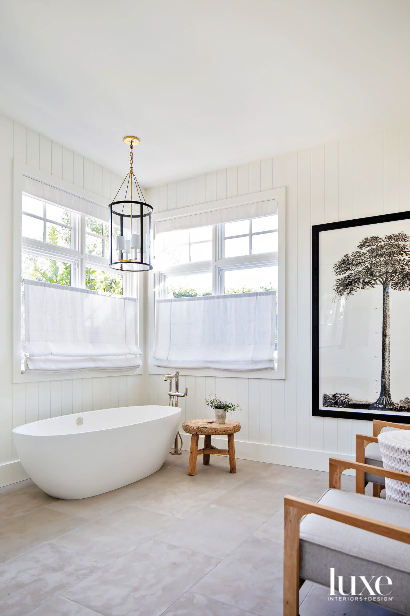 Main bathroom with freestanding tub