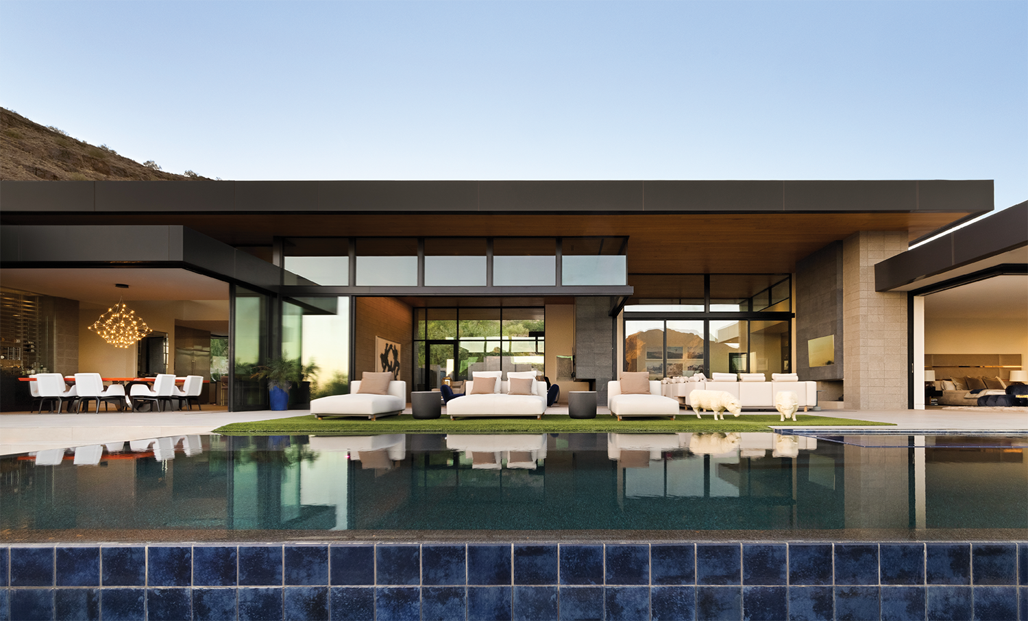 modern Arizona home's backyard with an infinity-edge pool