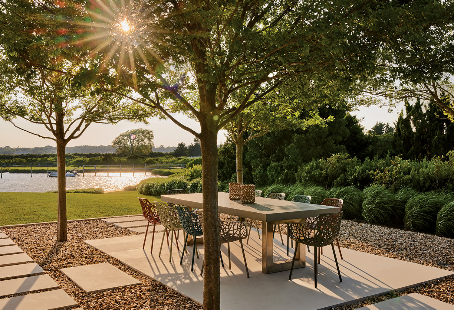 alfresco dining area in a New York home's back yard
