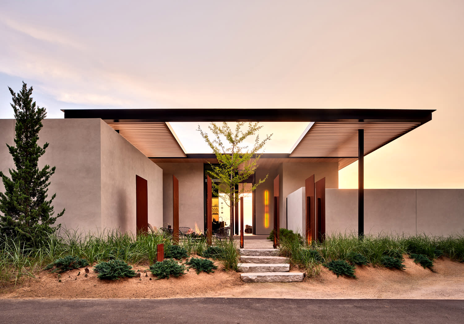 exterior architecture of a modern, single-story Lake Michigan home 
