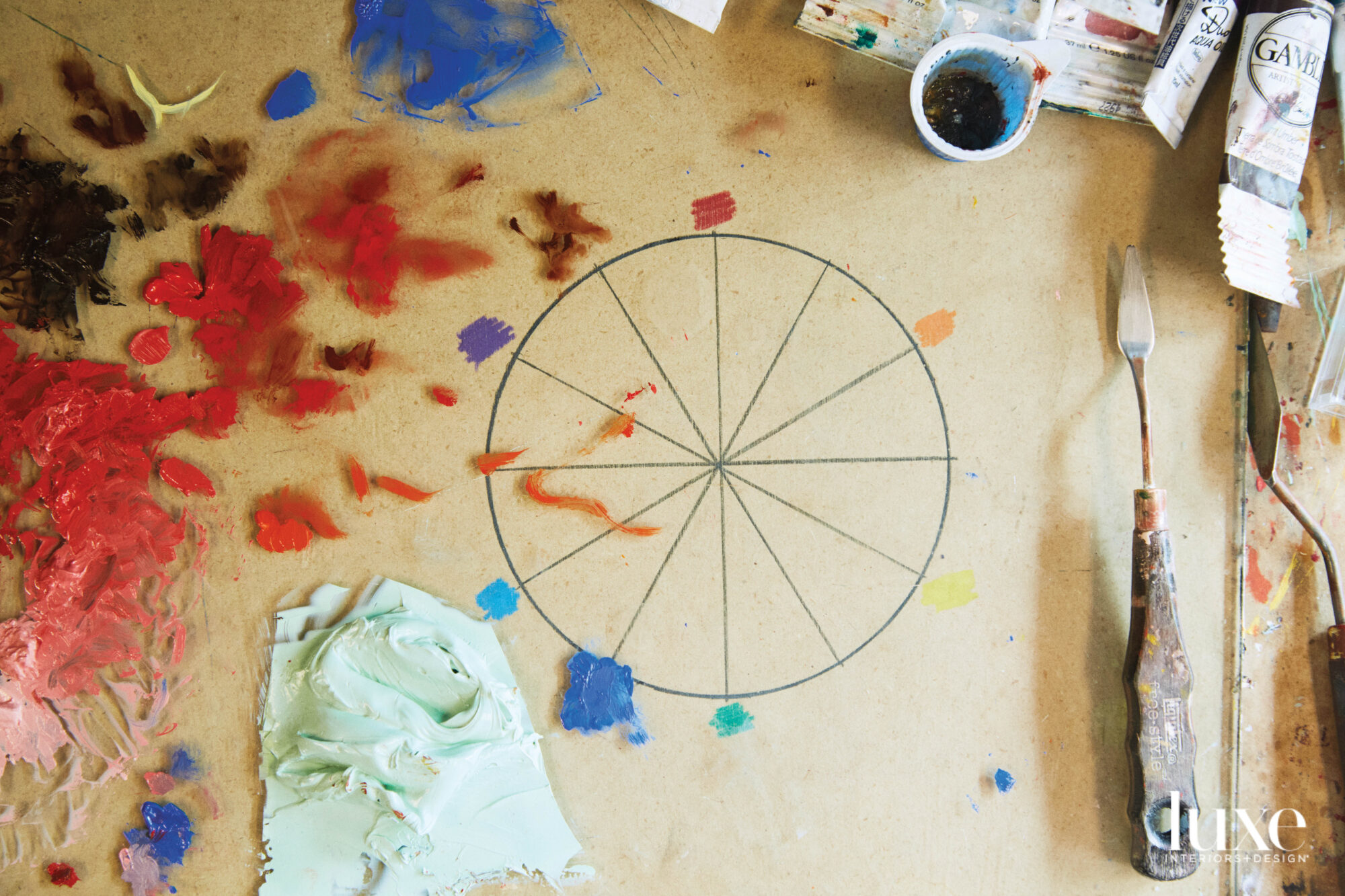 A drawing of a wheel with splash of paint surrounding it.