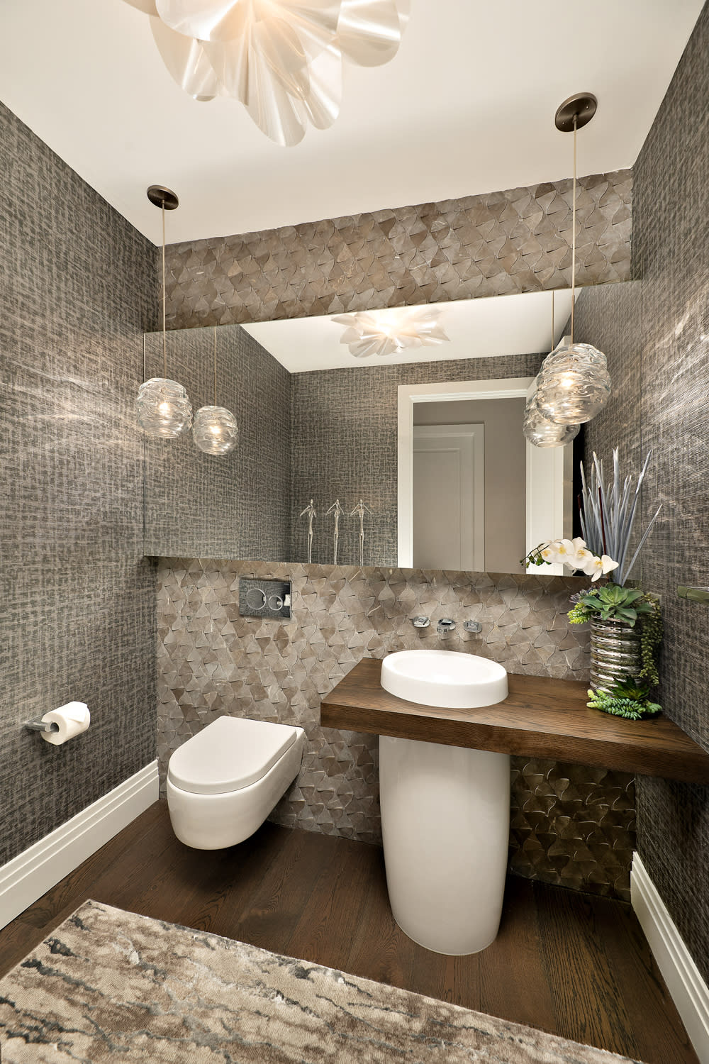 bathroom with textured walls in shades of grey and brown