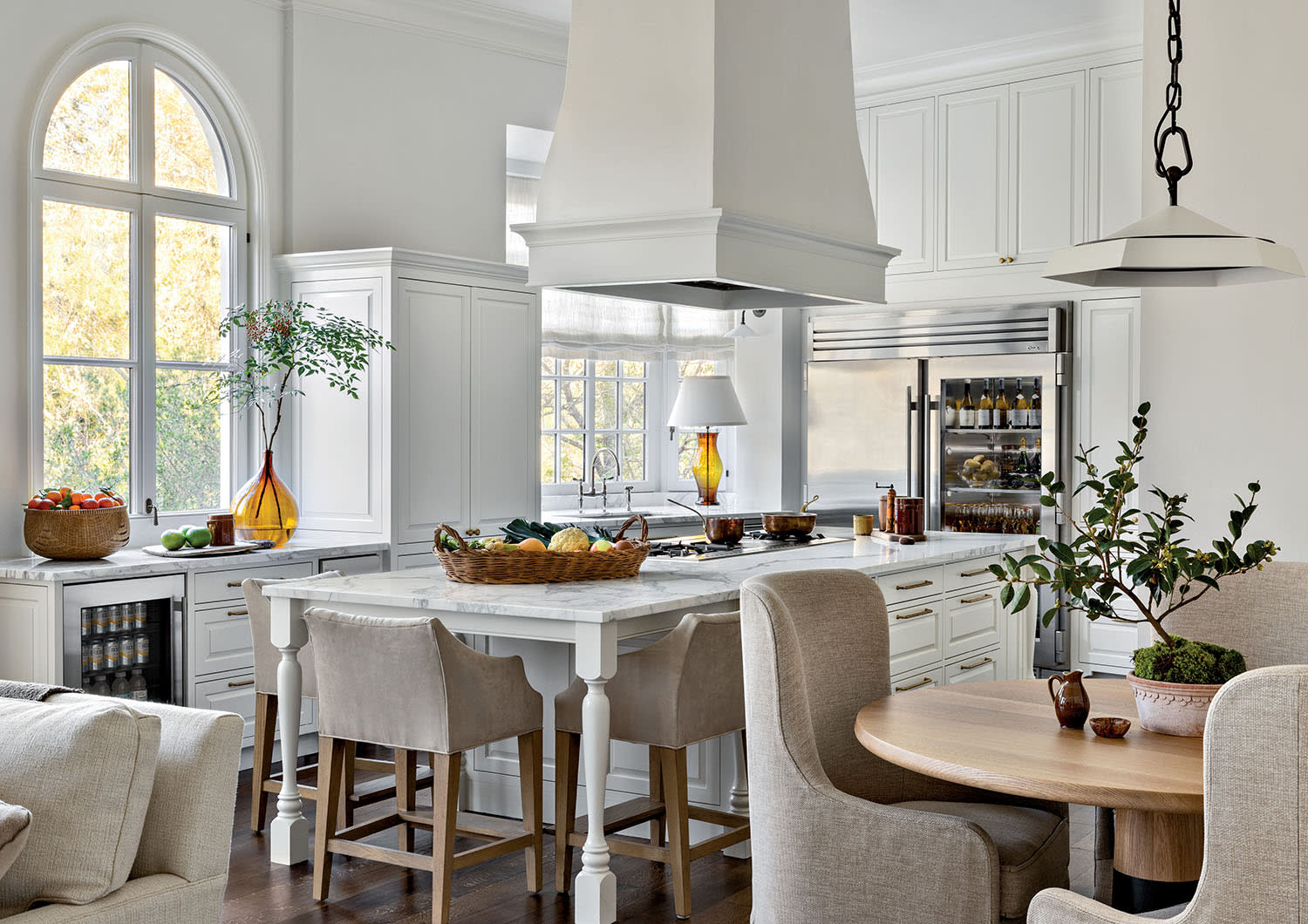 white traditional kitchen in an Atlanta home
