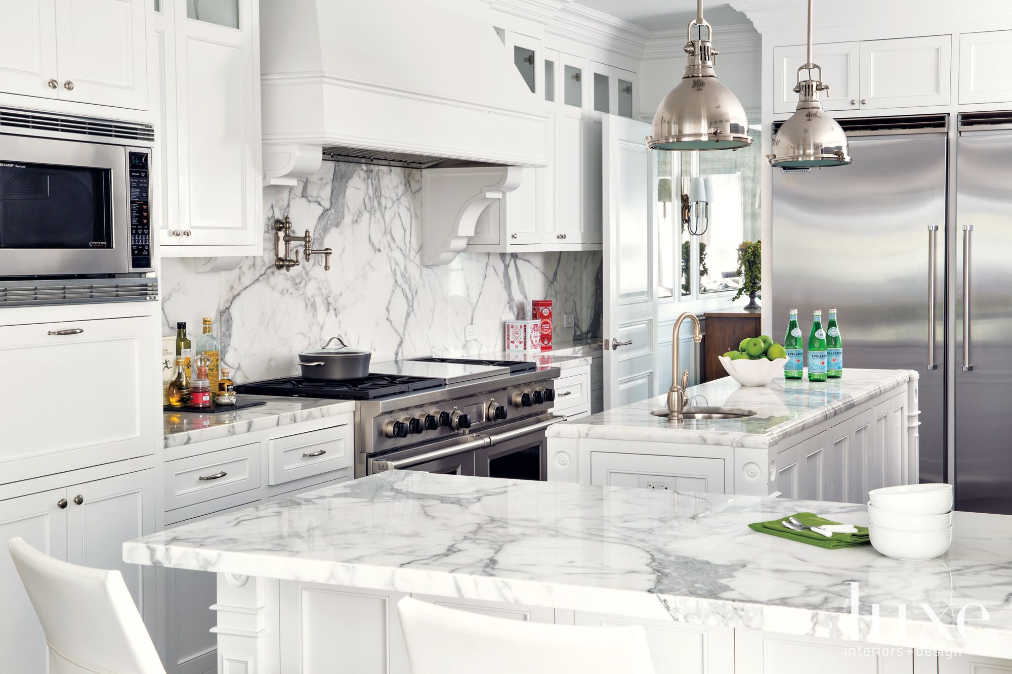 Traditional White Kitchen | LUXE Interiors + Design, image size:2000x1333