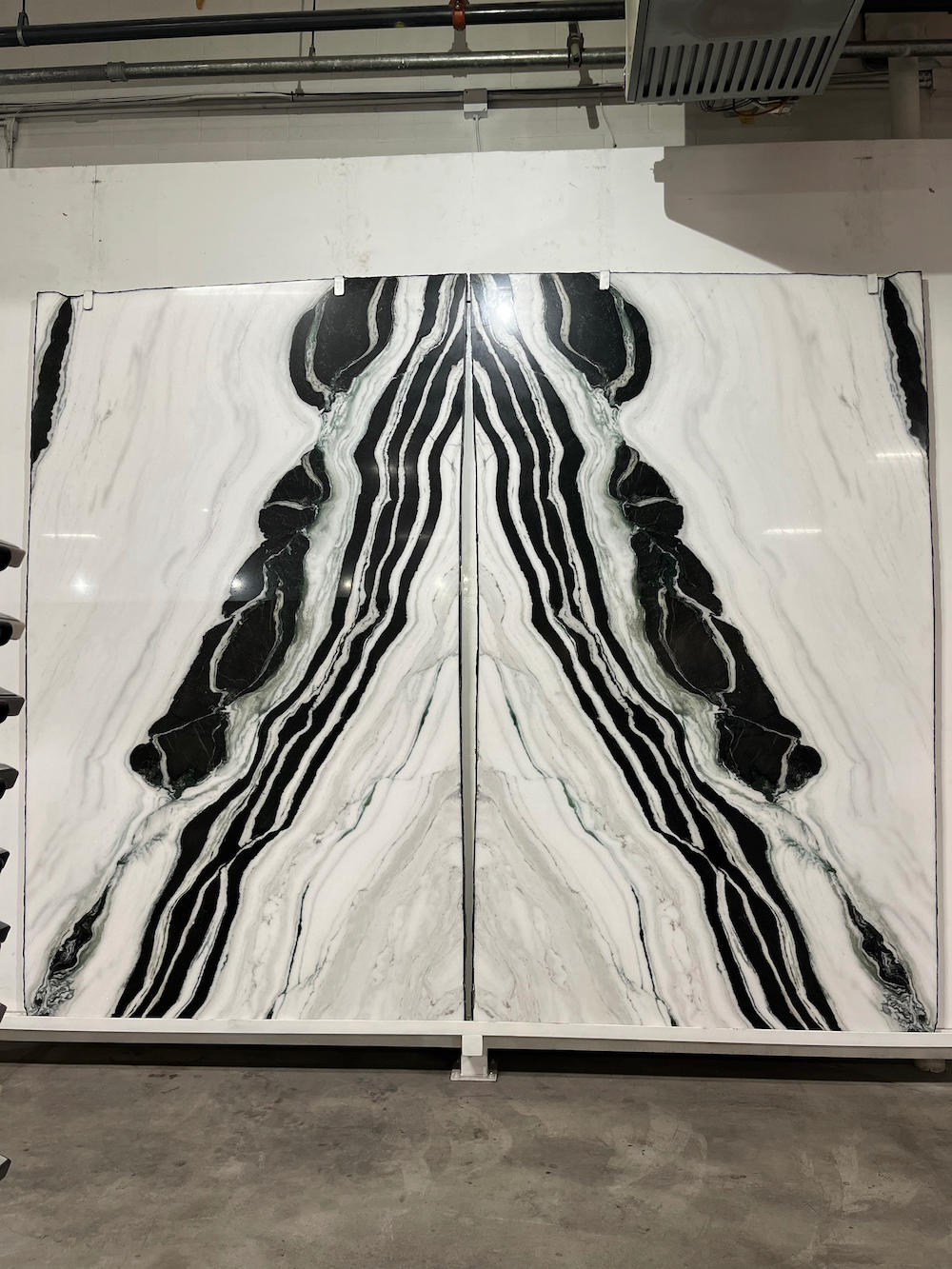 Slabs of natural stone such as granite, marble, quartzite, and onyx at Elements Room