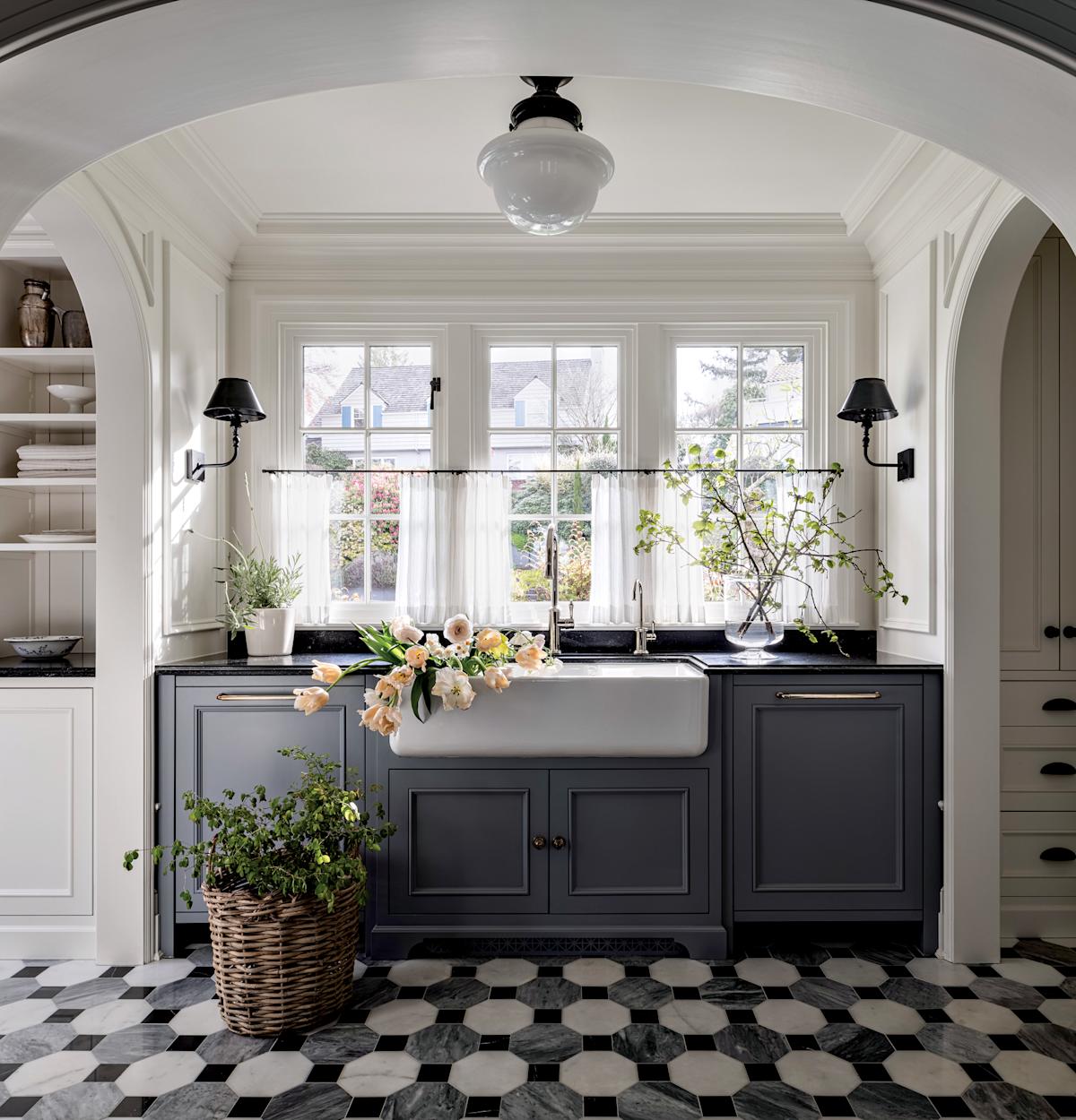 Behind The Modern Restoration Of A Dutch Colonial In Seattle | Luxe ...
