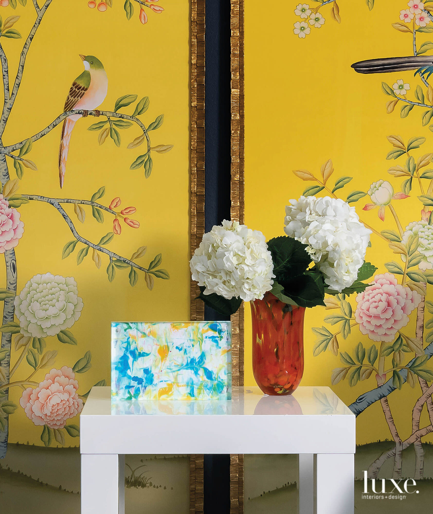 Yellow, blue and pink color panels in the master bedroom