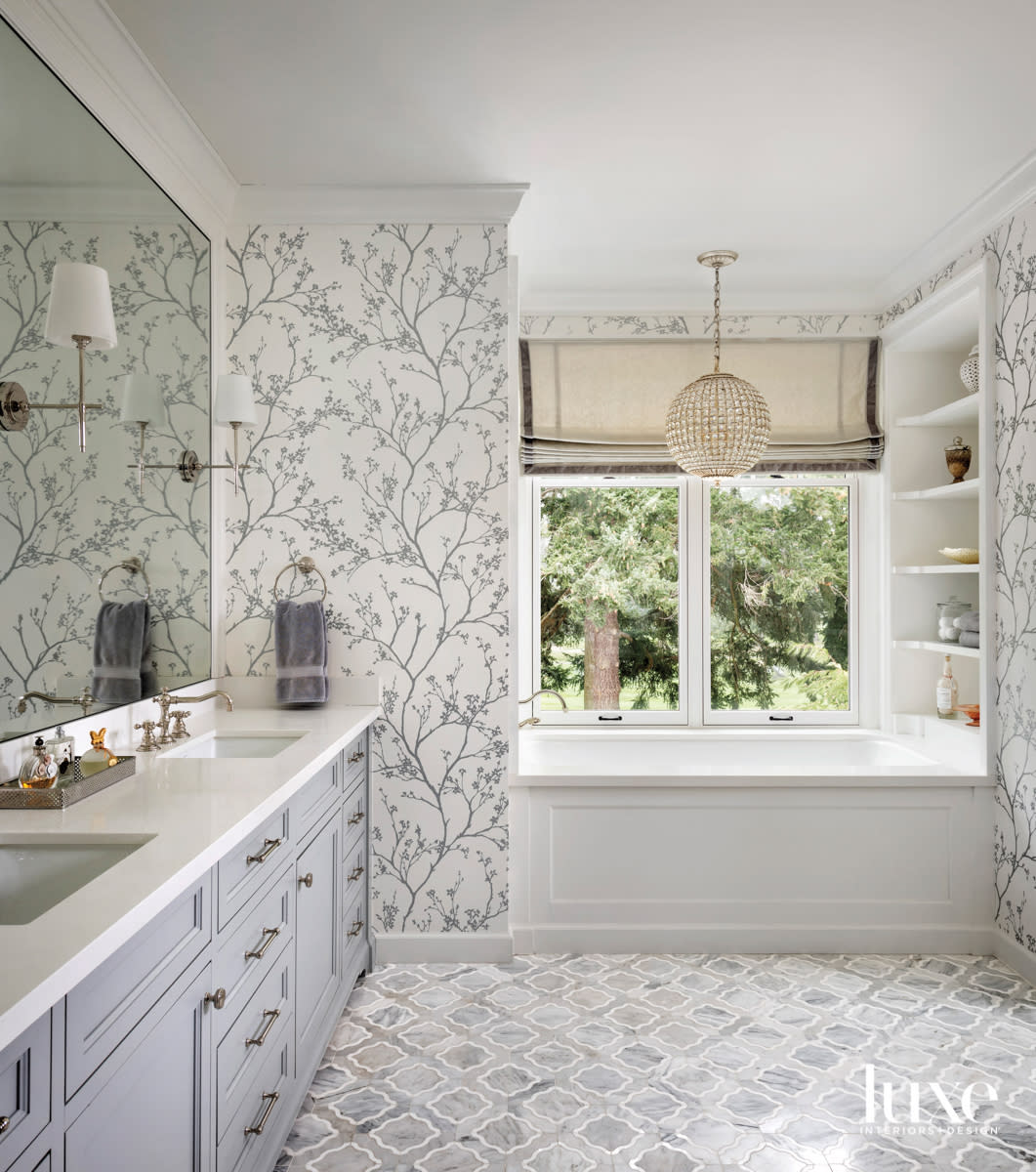 Main bathroom with floral wallpaper and built in tub