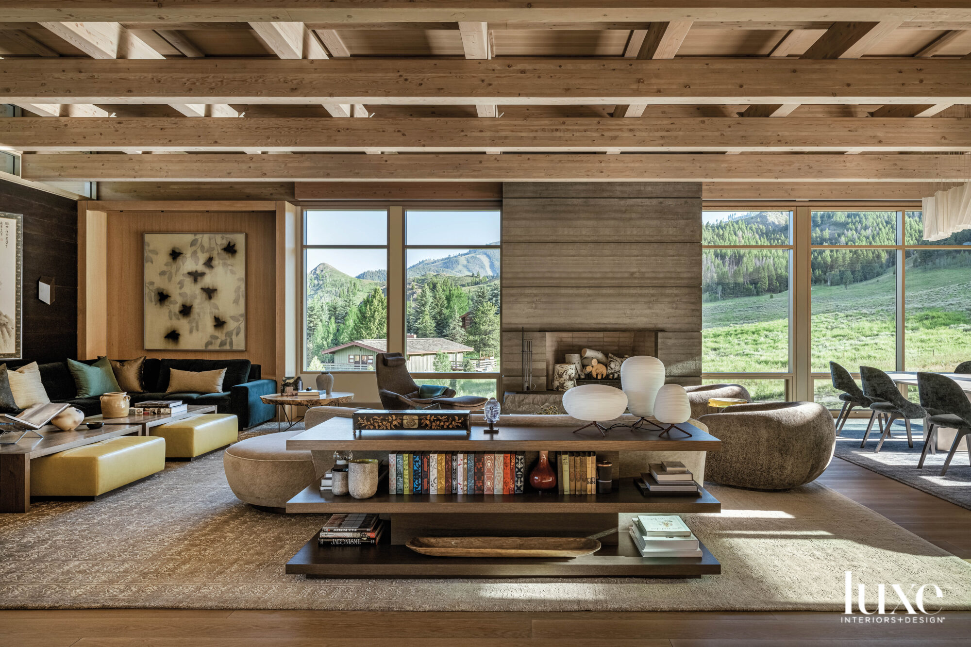 Living room with mountains in the background