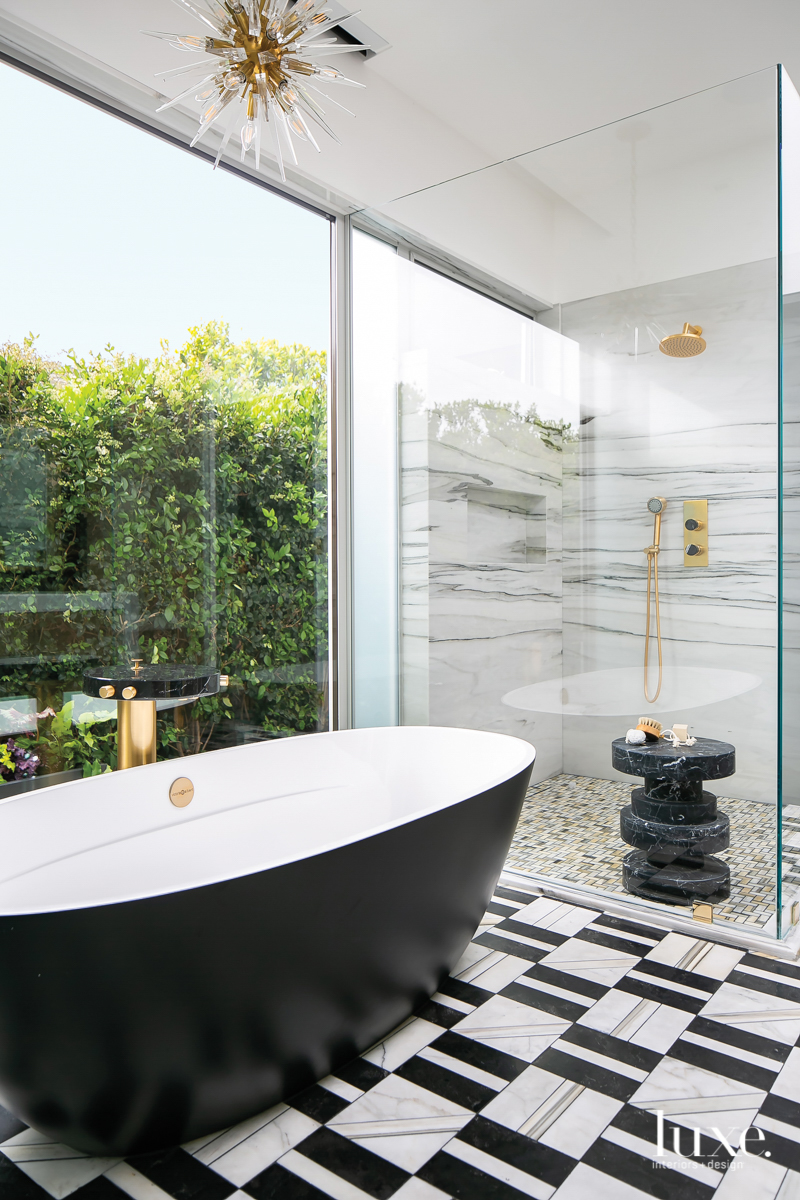 dramatic black and white master bathroom tub