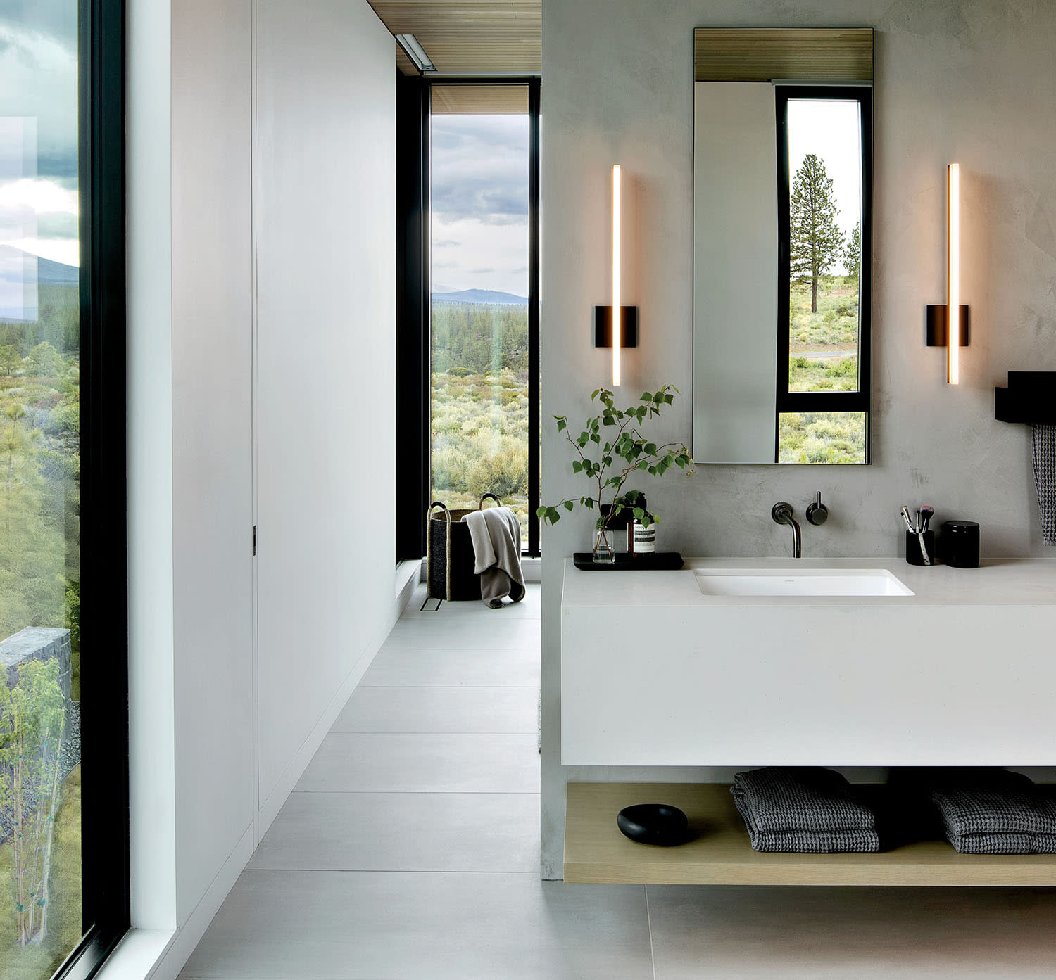 modern, sleek bathroom in an Oregon home