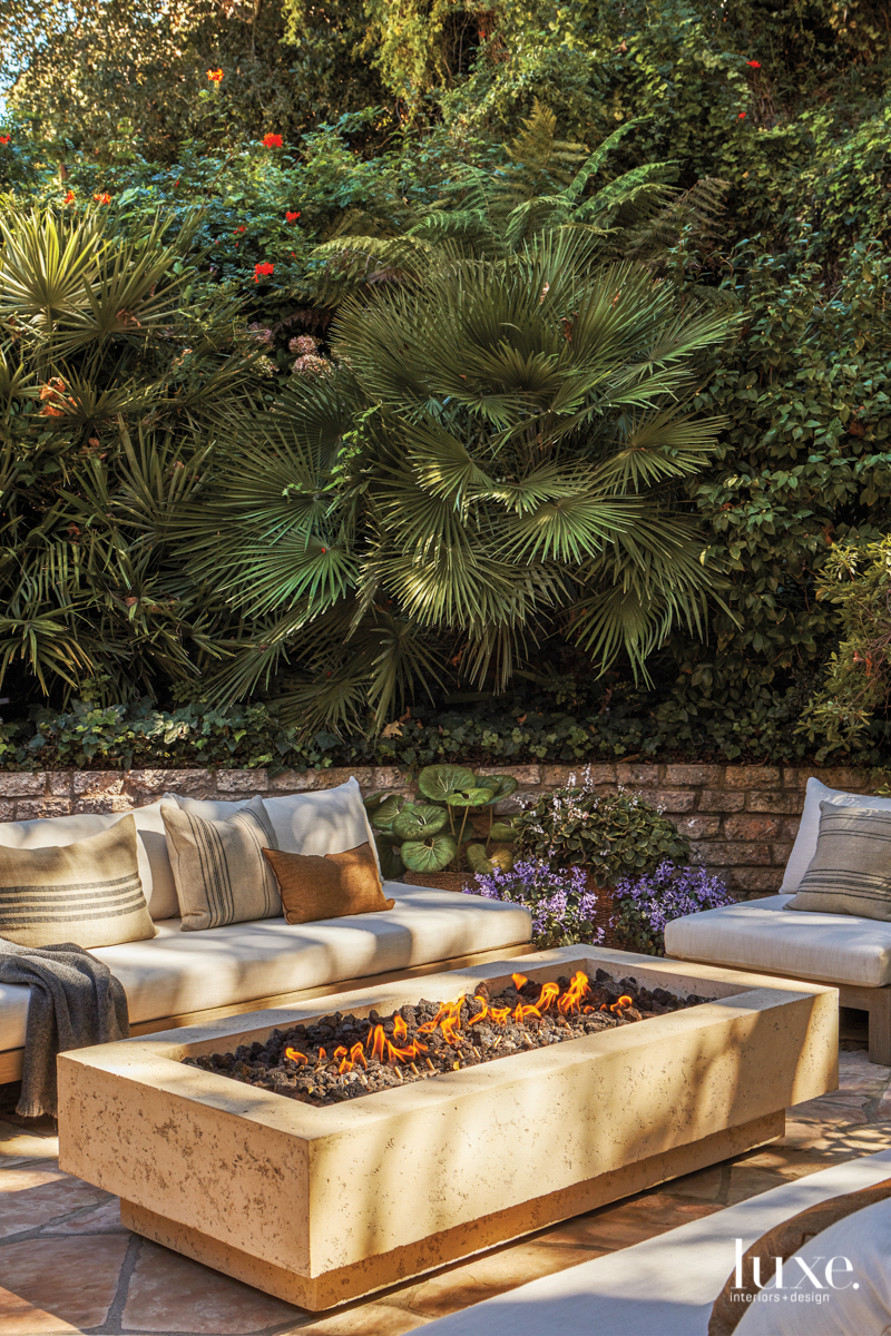 contemporary exterior sitting area fire pit