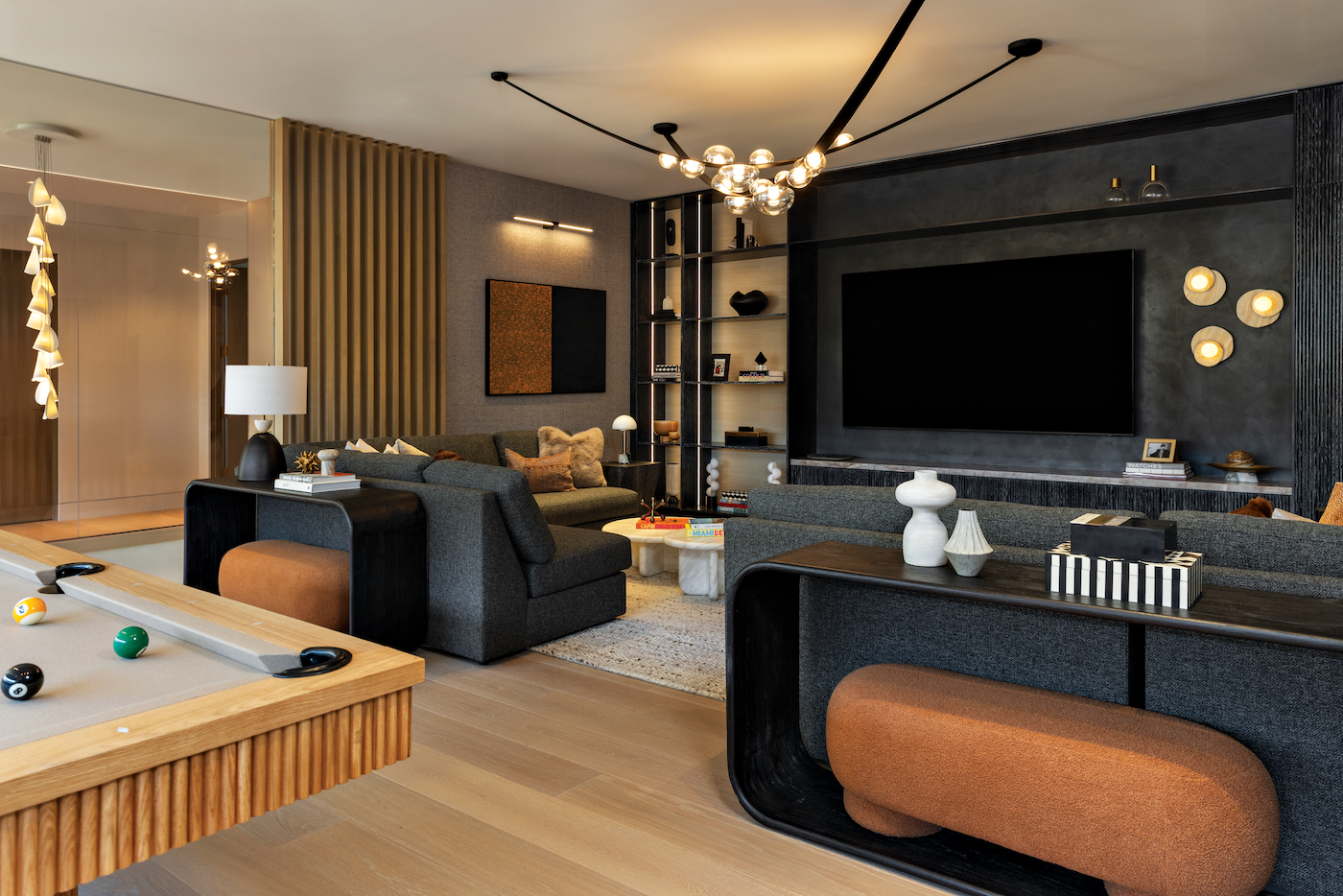 In-wall and invisible speakers from Sonos make the entertainment spaces visually fluid and highly functional.
