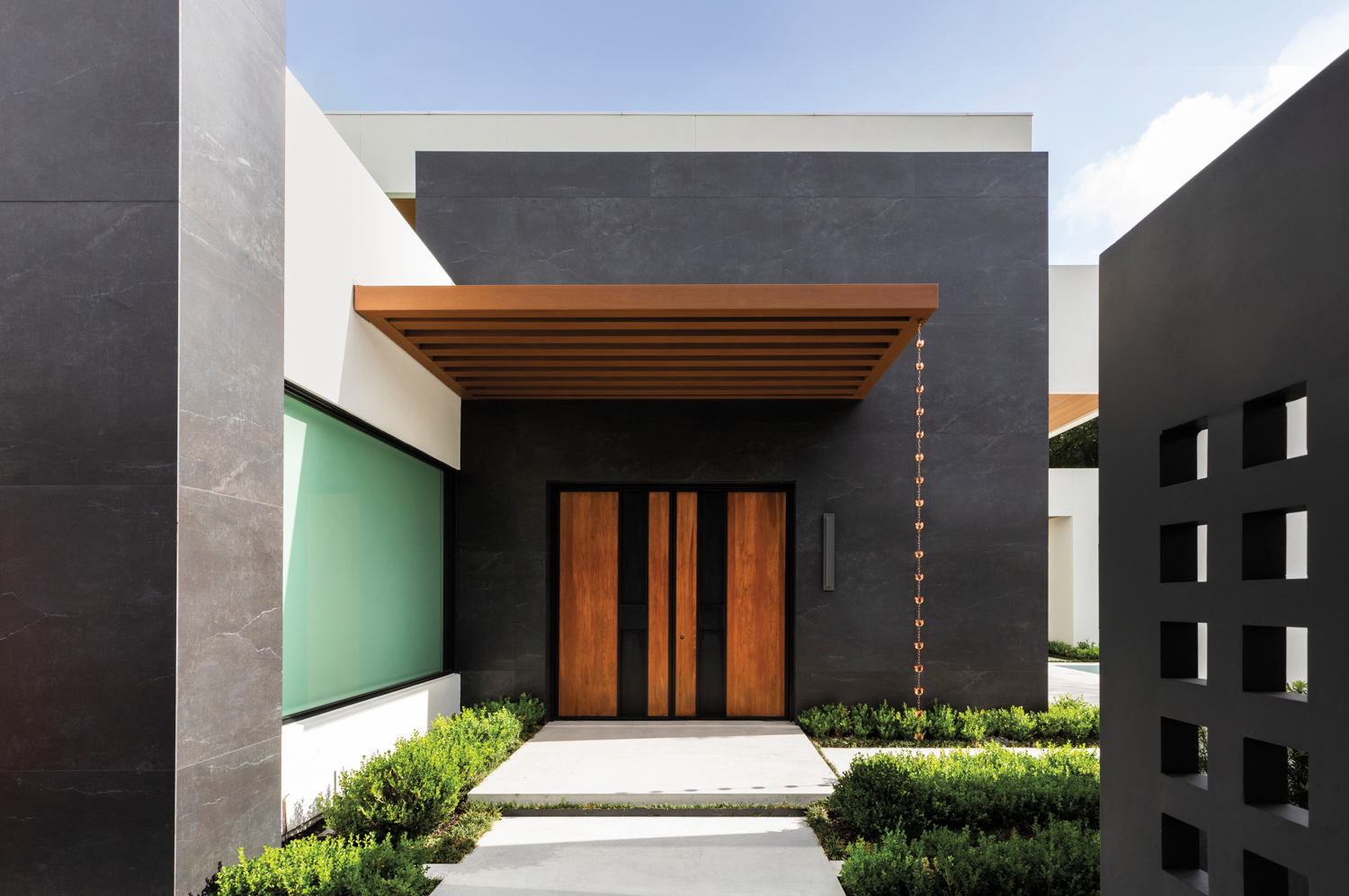 A Bold Houston Home Takes Cues From Modern Mexican Architecture | LUXE  Interiors + Design, image size:1500x997