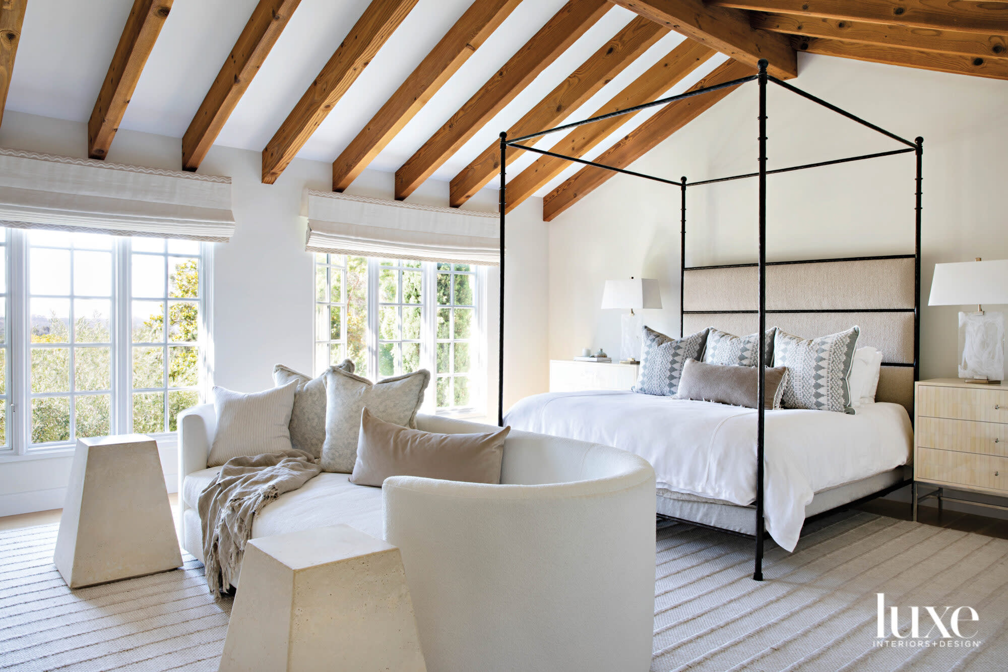 Bedroom with four poster bed and and seating area