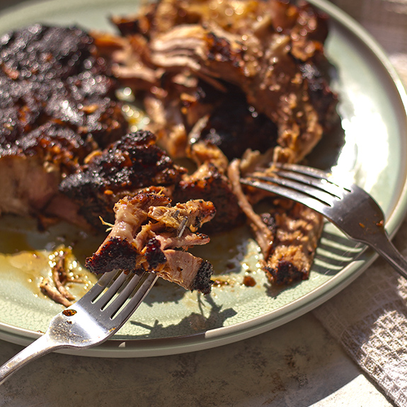 Cerdo con adobo de café