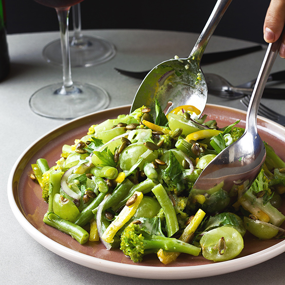 Ensalada de brócoli y uvas verdes