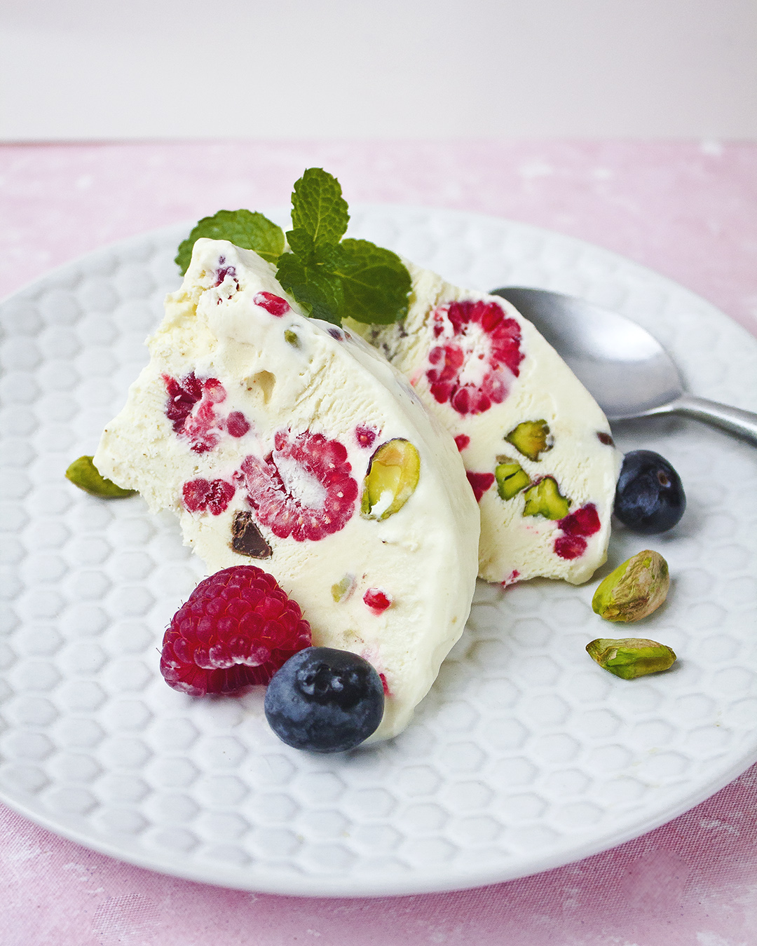 Semifreddo de yogurt y frambuesas