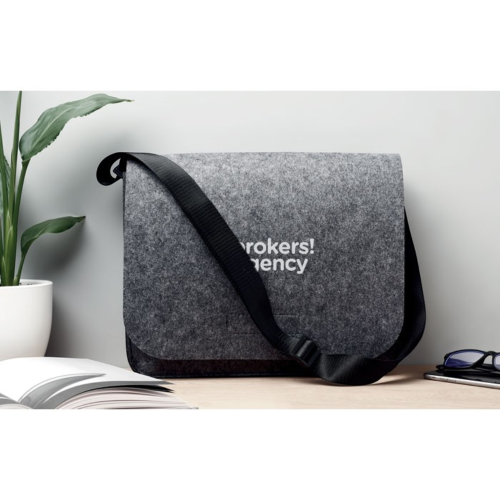 PDP - baglorpetfeltlaptopbag square original background