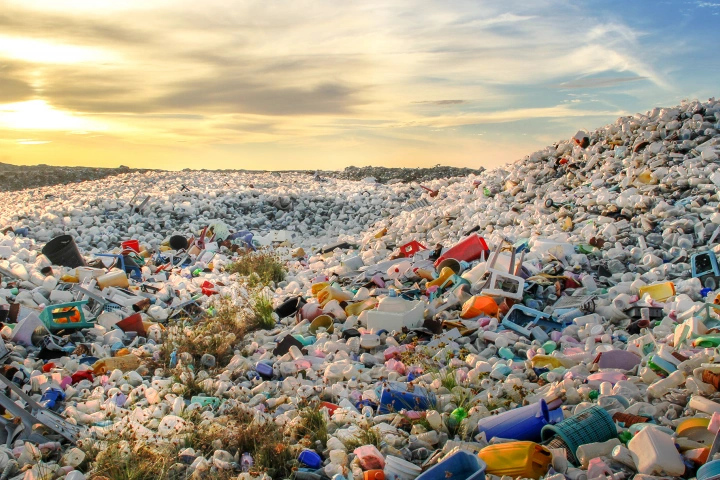 PlasticInLandFill-2-1024x683