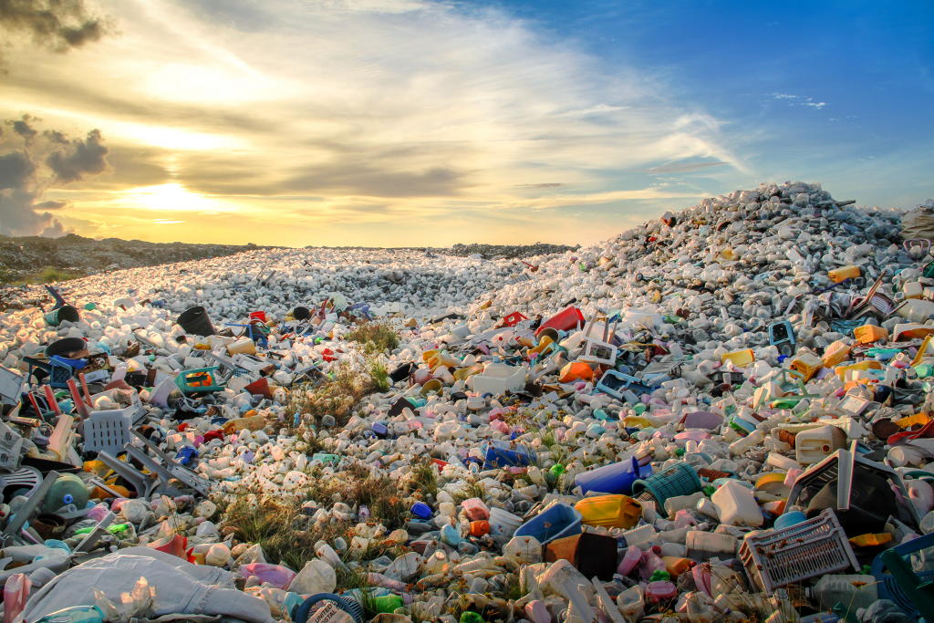 PlasticInLandFill-2-1024x683