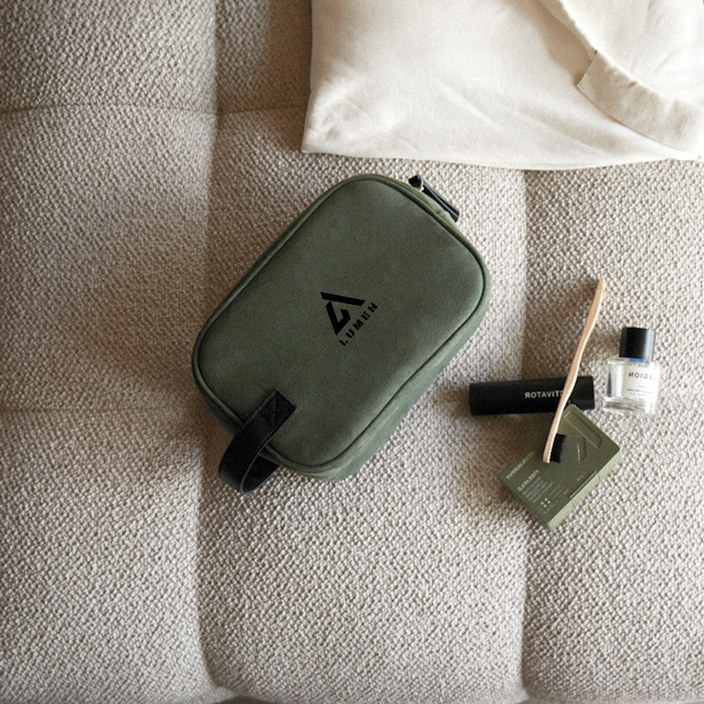 vingamarlowrcsrecycledpolyestertoiletrybag setting1