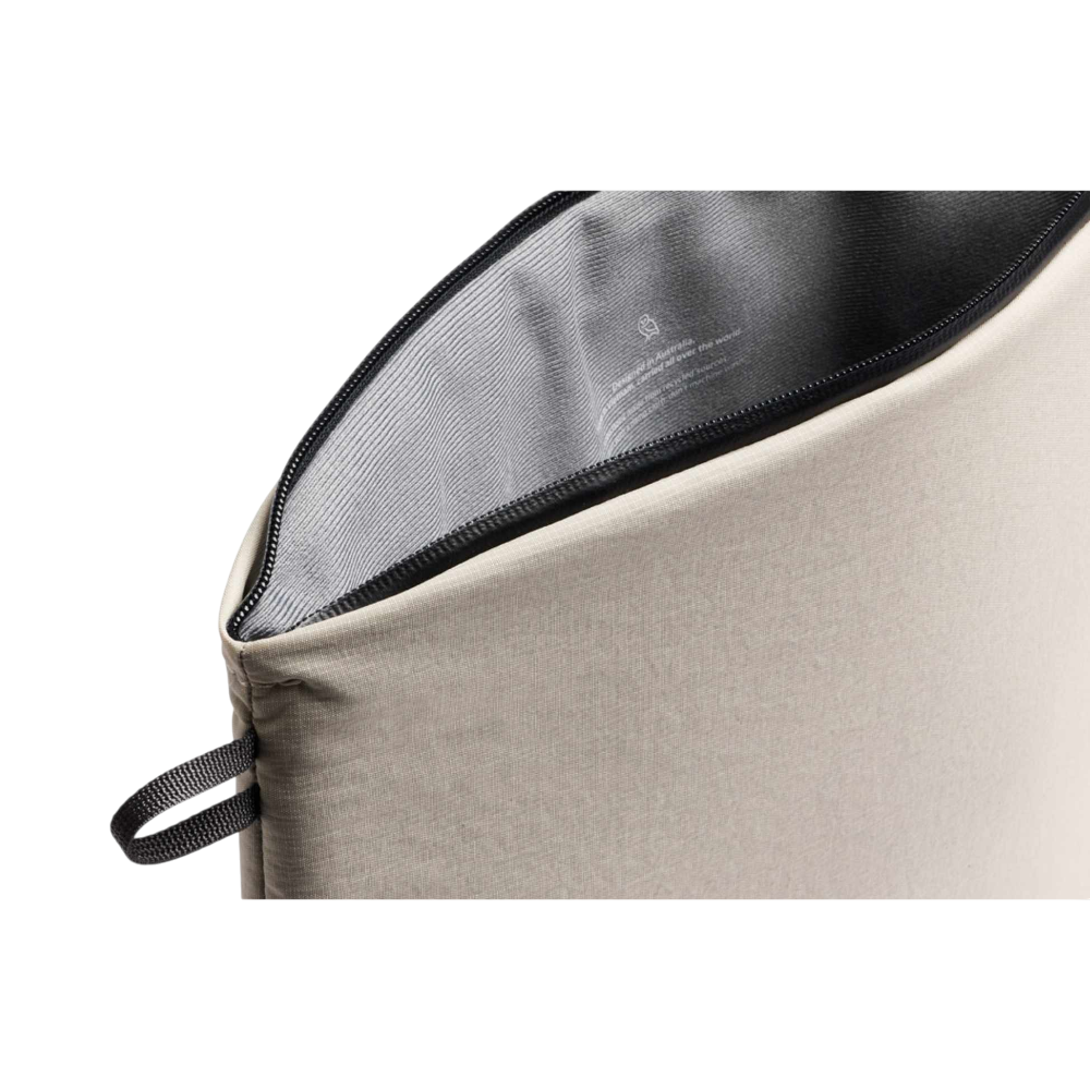 PDP - bellroyliterecycled16laptopsleeve square #00000000 background