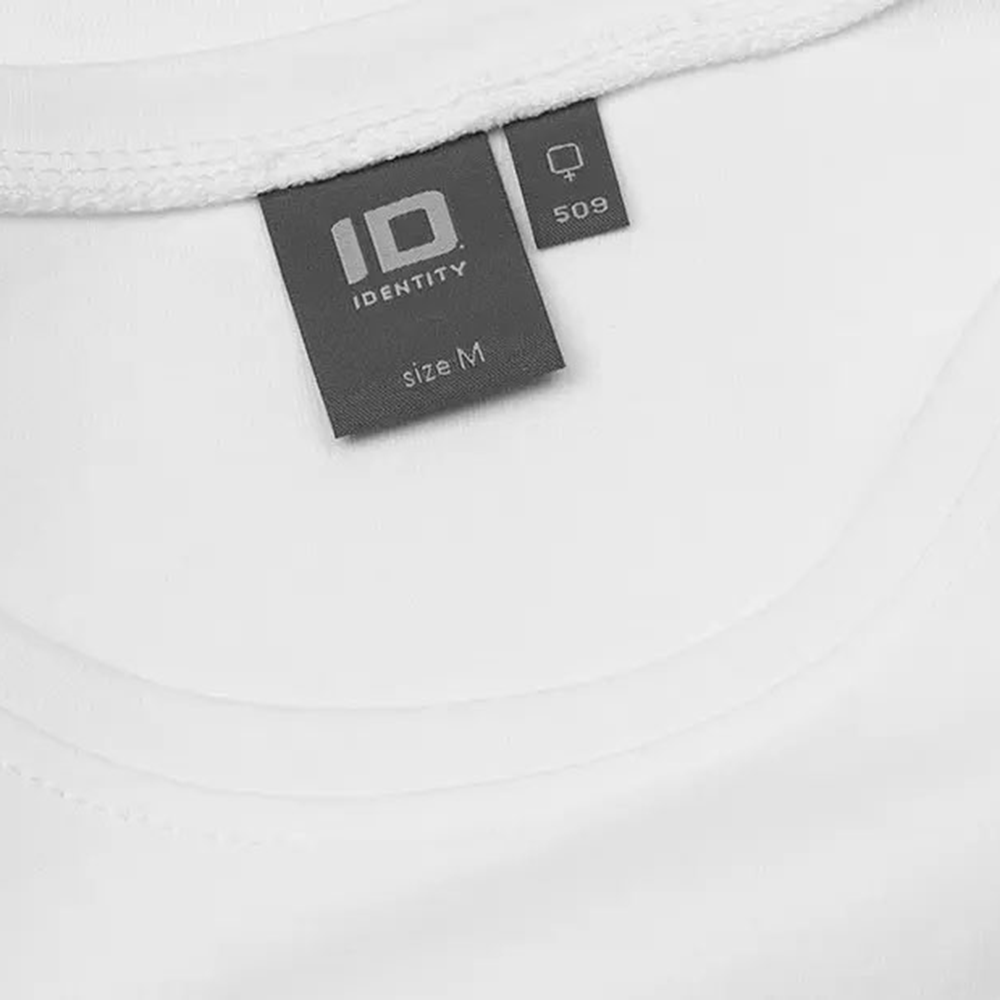 Interlock T-Shirt Long Sleeve Women - neck label macro
