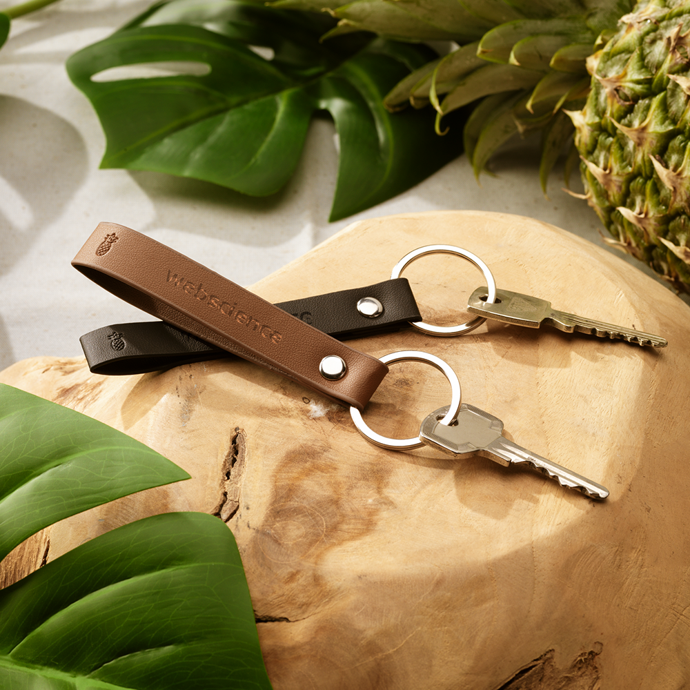 veganpineappleleatherkeyring setting 2
