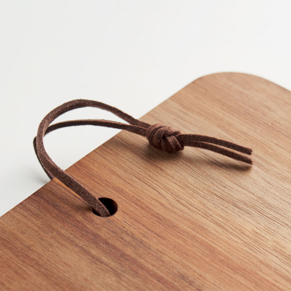 serviroacaciawoodcuttingboard setting2