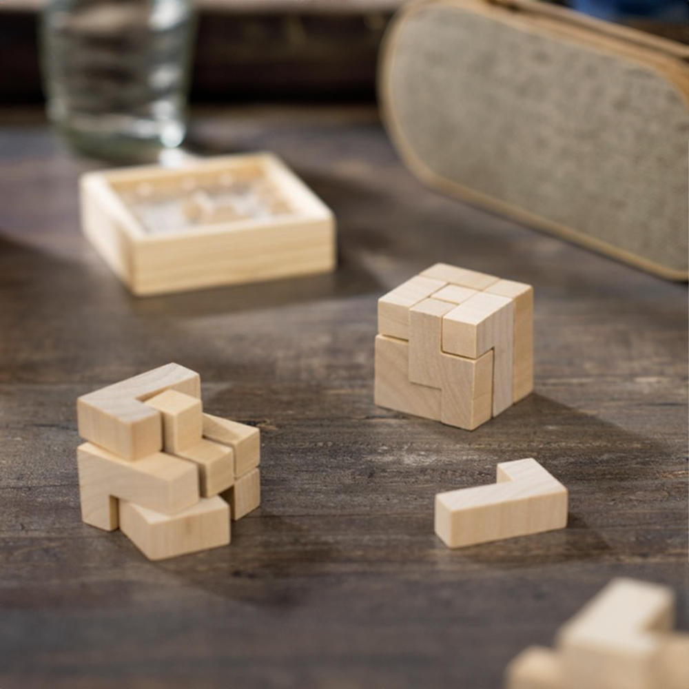woodensquaresbrainteaserwithpouch Setting