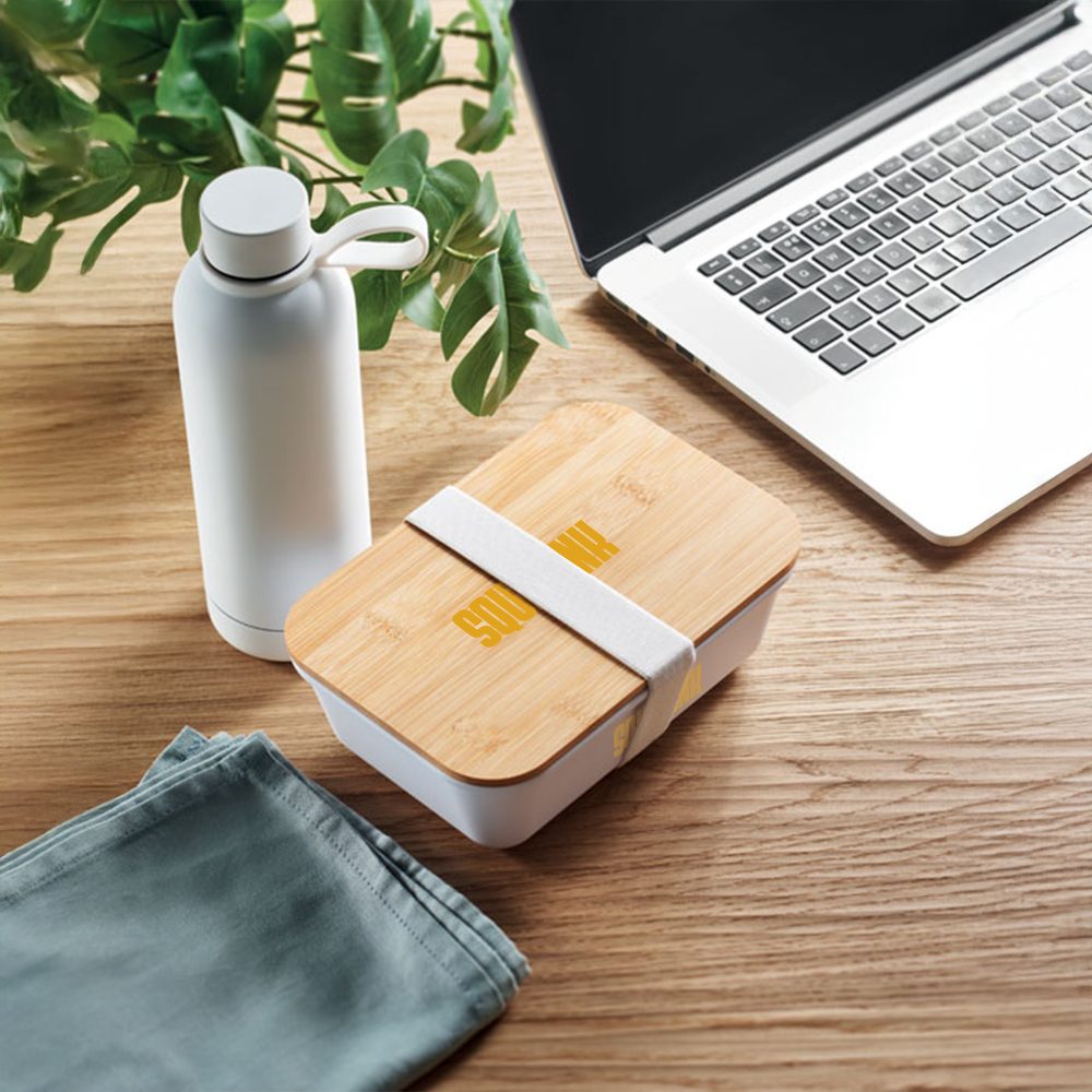 emeraldsetlunchboxbottlegiftset setting2