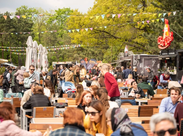 Meeting-the-Community