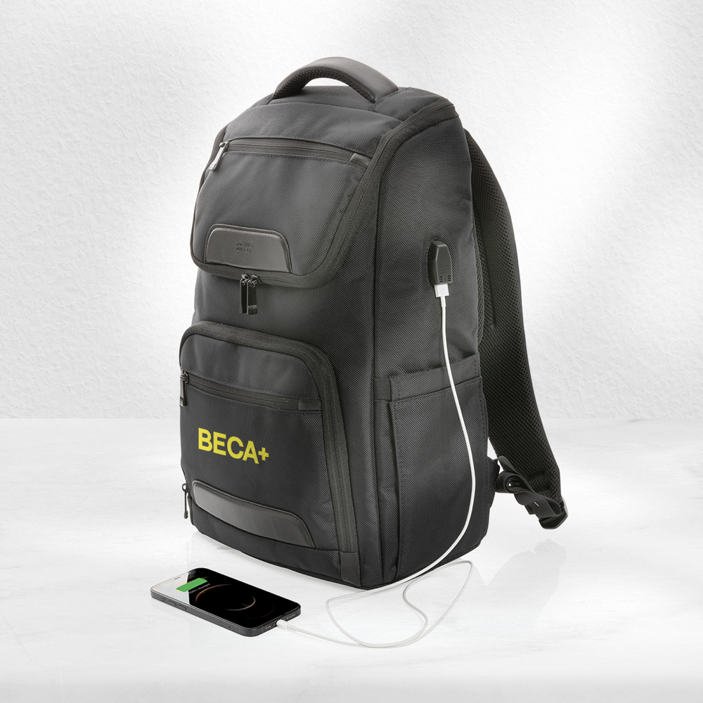 Swiss Peak AWARE™ RPET Voyager 15.6" laptop bag PDP Copy 2.png