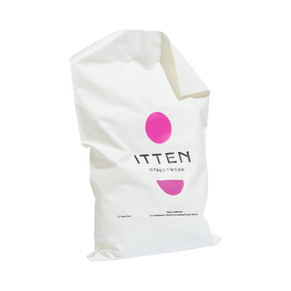 Sacchetto postale riciclato bianco con stampa personalizzata del logo ITTEN Streetwear in rosa e nero