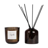 Warm spicy notes with deep woody tones of oud, amber and leather