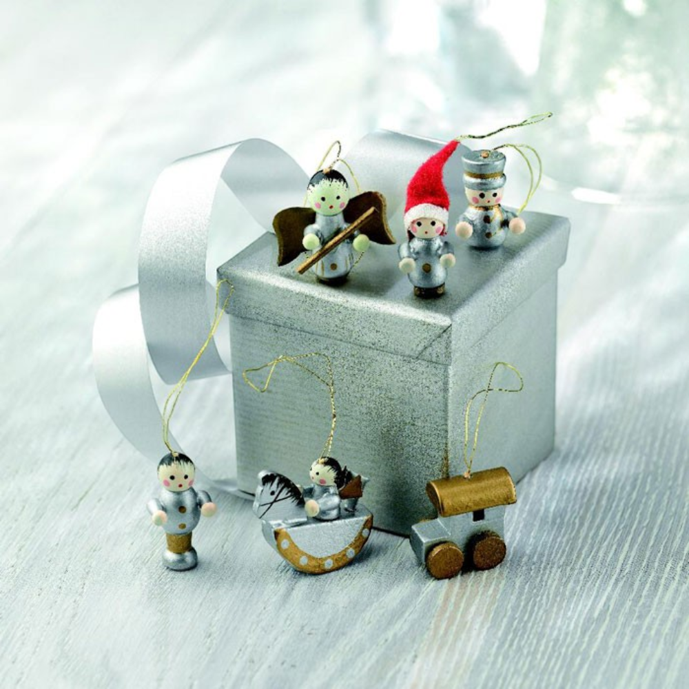 PDP - helsinborgsetof6woodenchristmastreehangers square original background