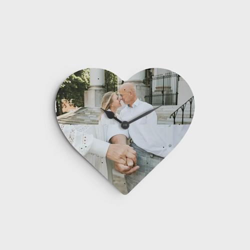 photohardboardclockheart 210x300