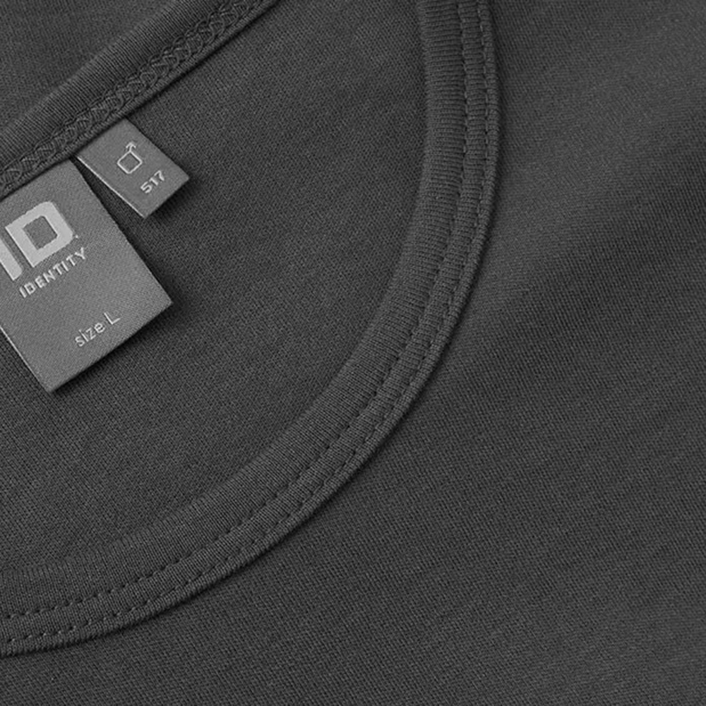 Interlock T-Shirt - neck label macro