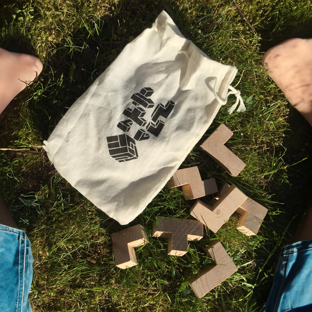 woodensquaresbrainteaserwithpouch Setting2