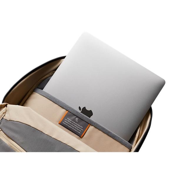 PDP - bellroyvia16computerbackpack square #00000000 background