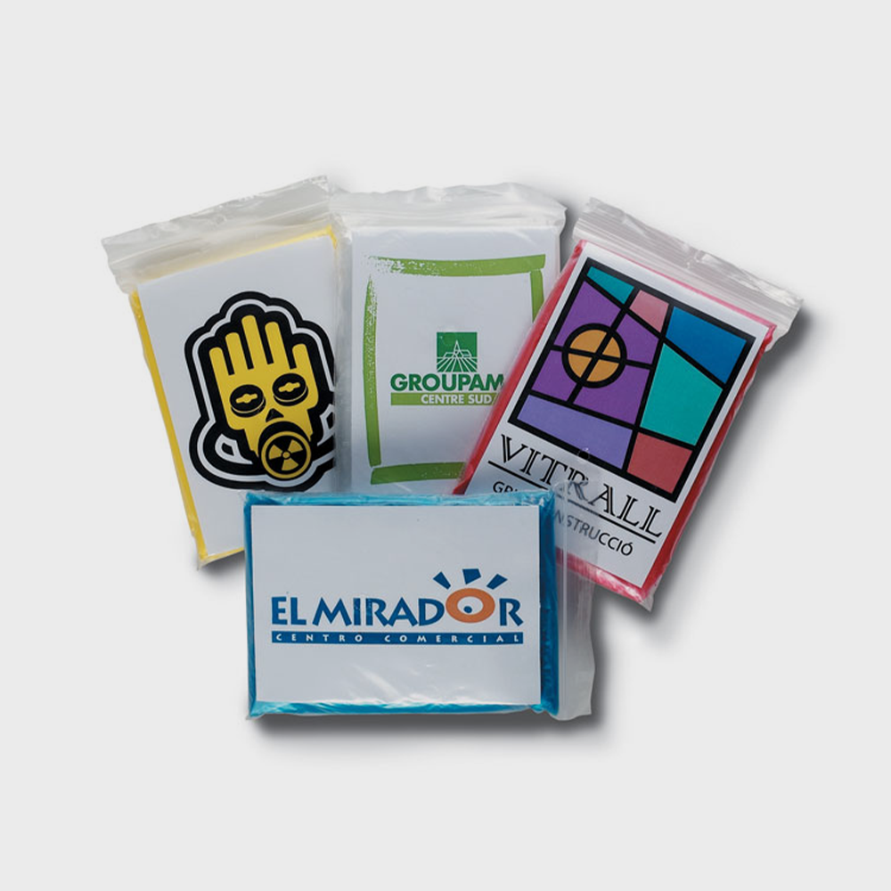 foldableraincoatinpolybag setting1