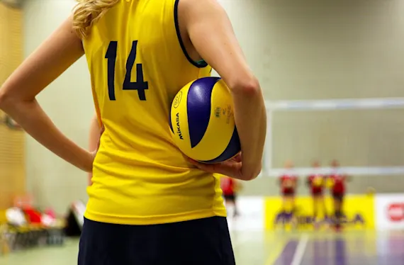 Volleybalster op volleybalveld