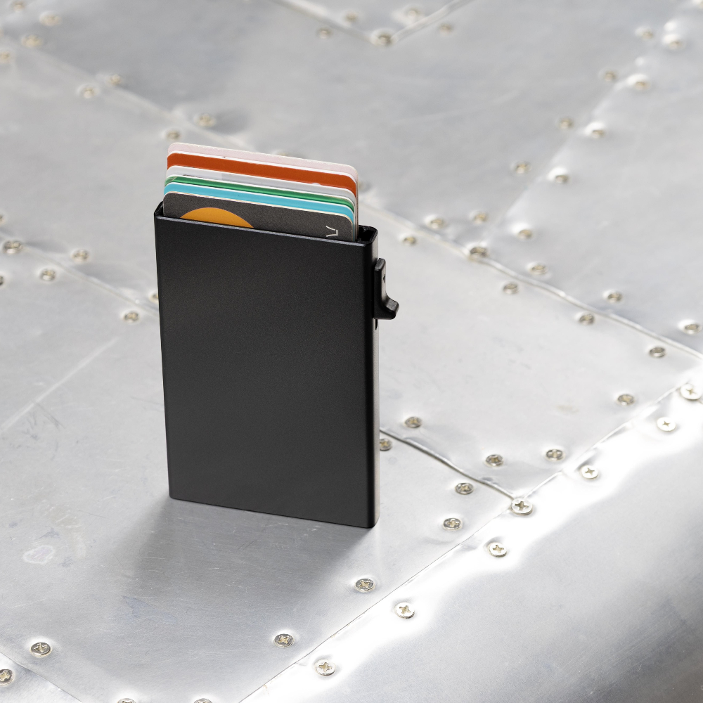 PDP - brandchargerwallymagcardwallet square original background