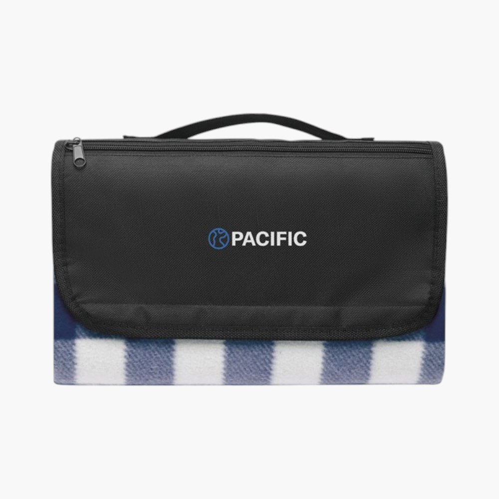PDP - calyrpetfleecepicnicblanket square #F8F8F8 background