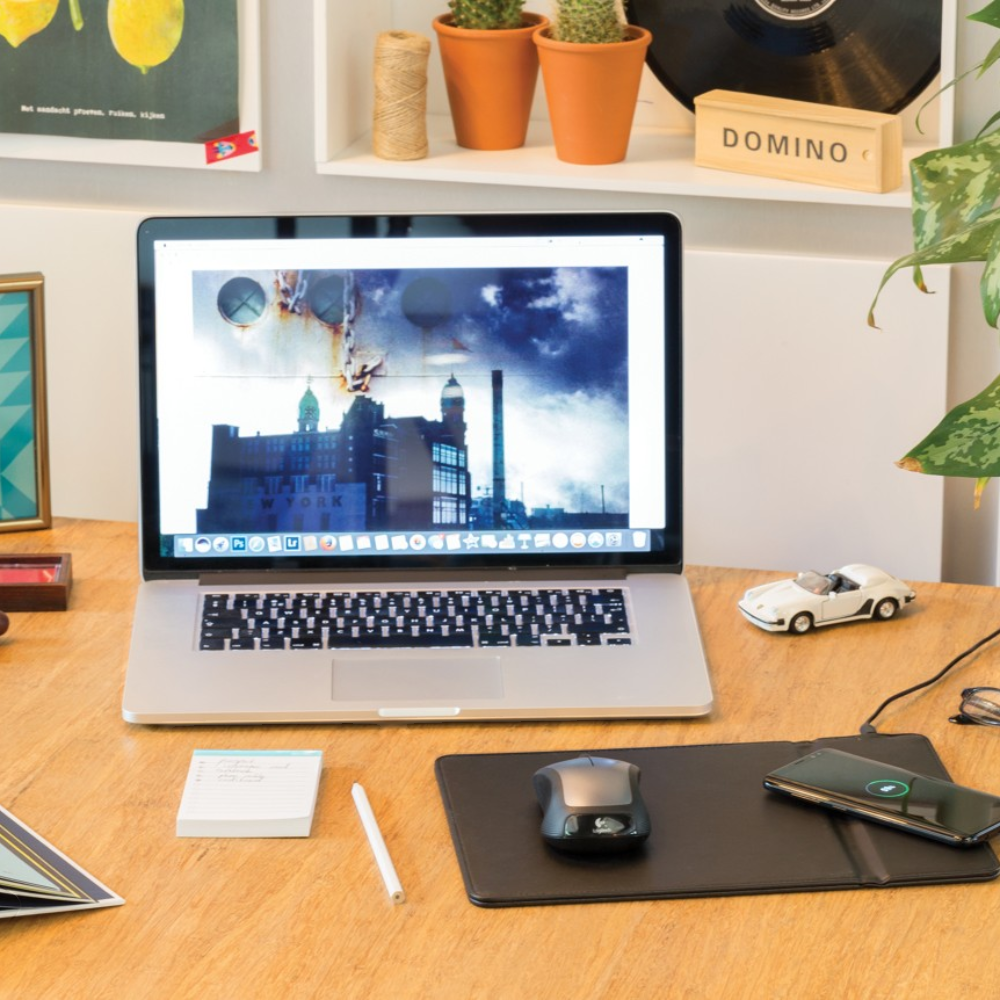 PDP - mousepadwith5wwirelesscharging square original background