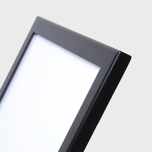 leafletstandwithmagneticpocket 4