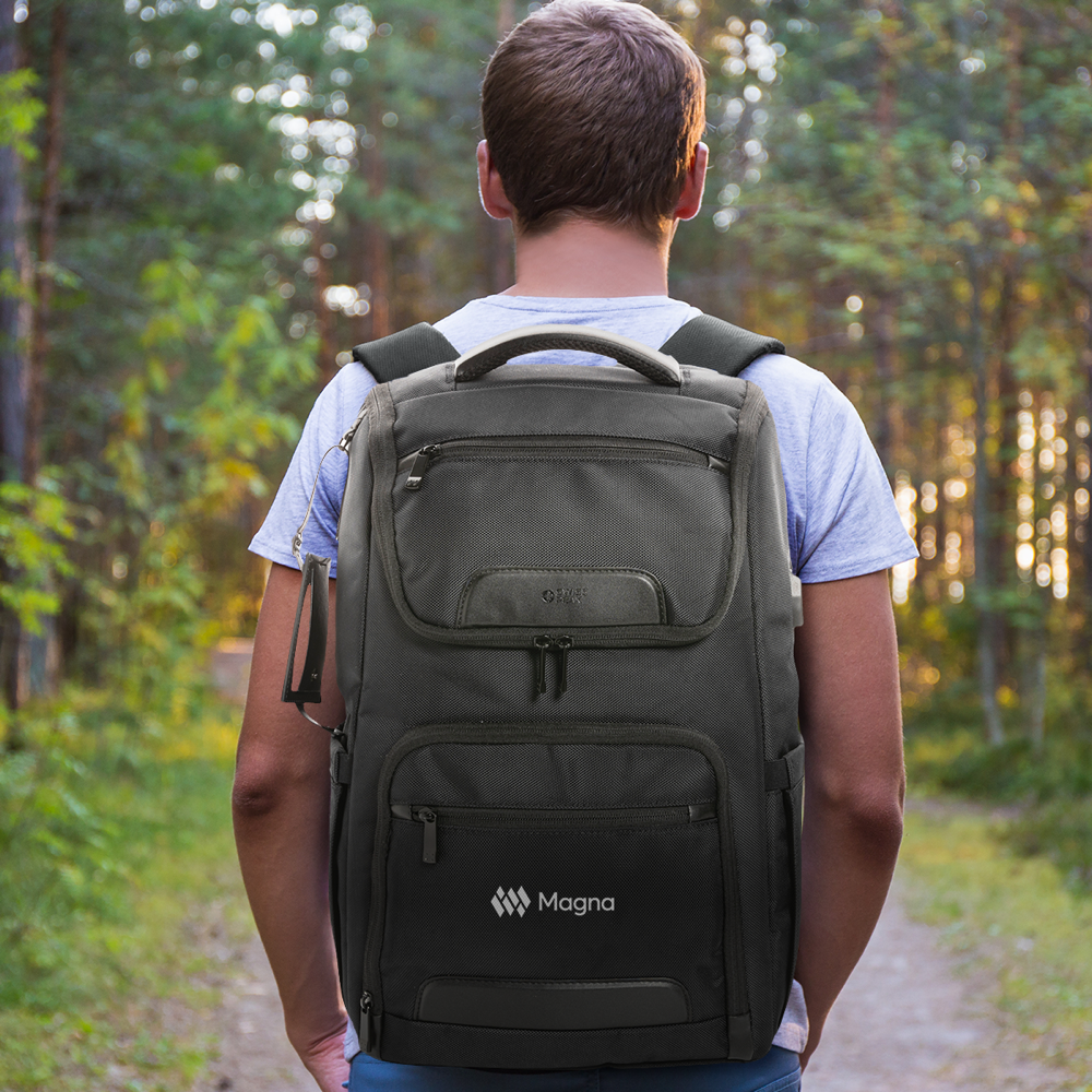 Swiss Peak AWARE™ RPET Voyager 15.6" laptop bag PDP Copy 3.png