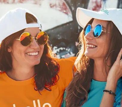 Wie Sie mit Teamuniformen diesen Sommer ein Lächeln auf das Gesicht Ihres Kunden Zaubern Können